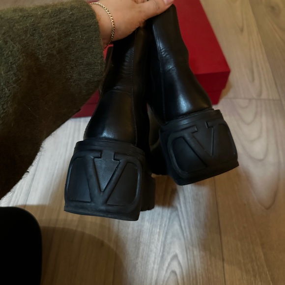 Valentino V logo platform boots - Picture 7 of 13